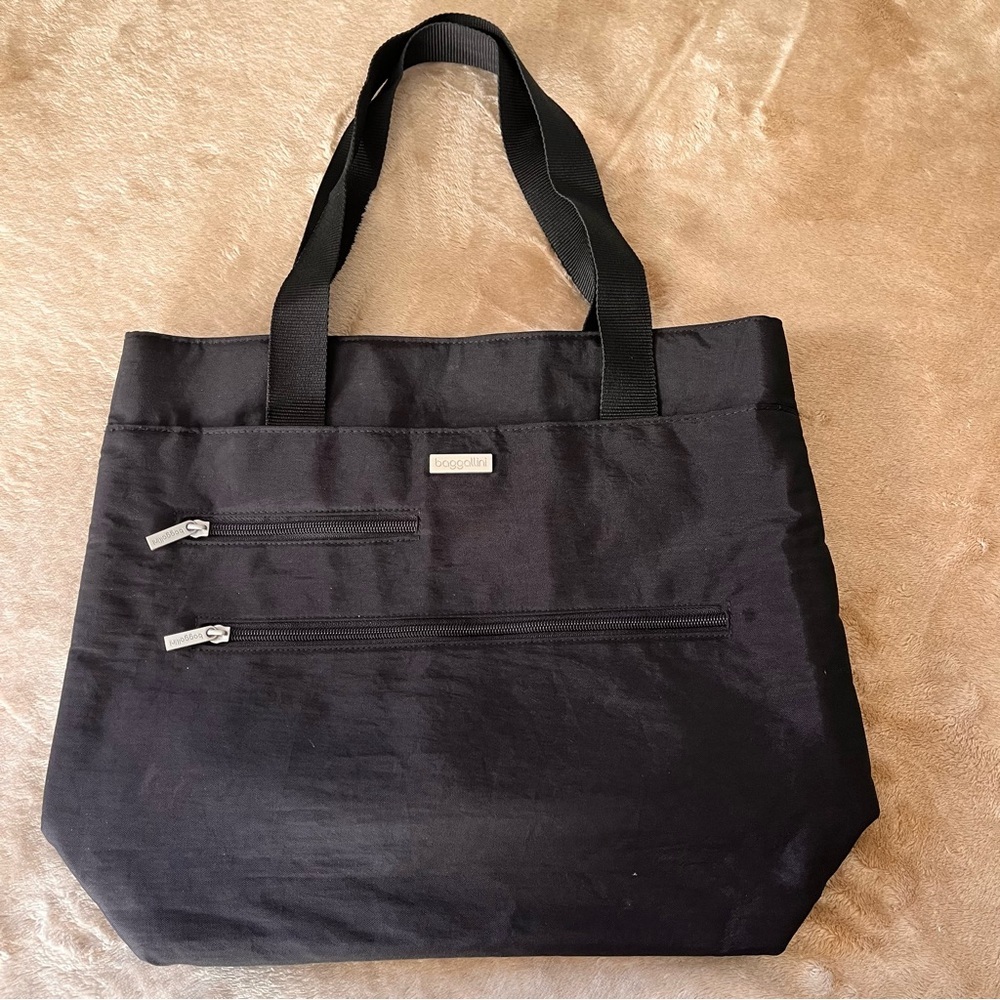 Baggallini EUC Tote Black Travel Lightweight Suite case Roller Bag Strap Nylon